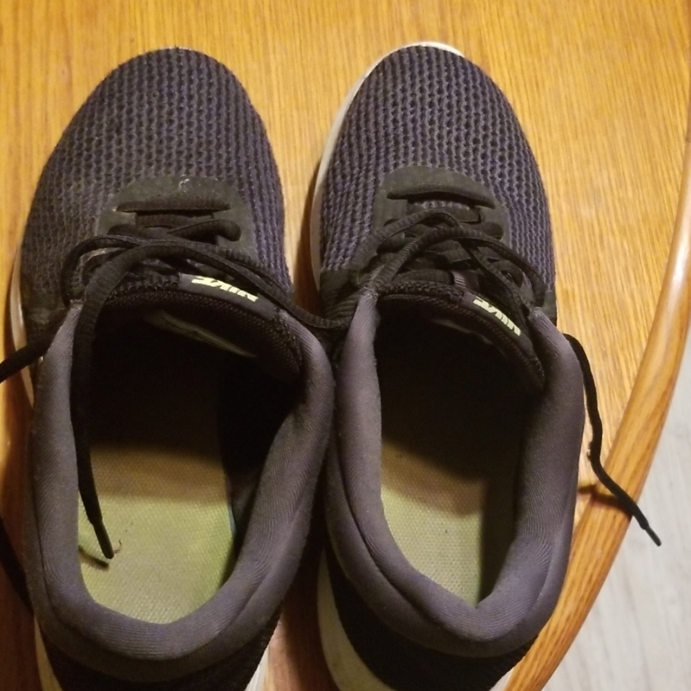 Men Nike Shoes - Picture 3 of 4